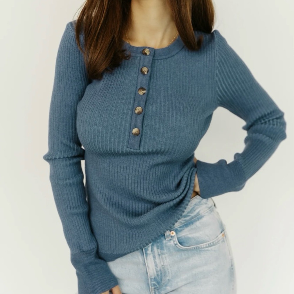 Baltic Born NEW Dusty Blue Henley Neckline Stretchy Ribbed Stevie Sweater Medium